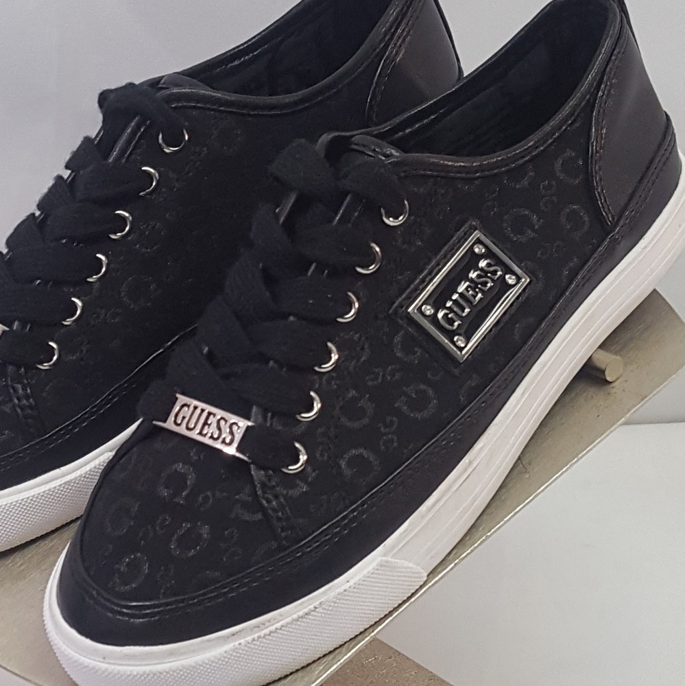 Womens Guess Sneakers (size 6.5) NICE! - Picture 2 of 7